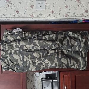 HOST PICK. NWT. Camouflage Men's TEC ONE Explorer Snowpants. Size 4XL